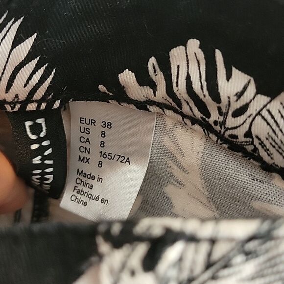 H&M | Divided Black White Palm Leaf Print Shorts - Picture 5 of 5